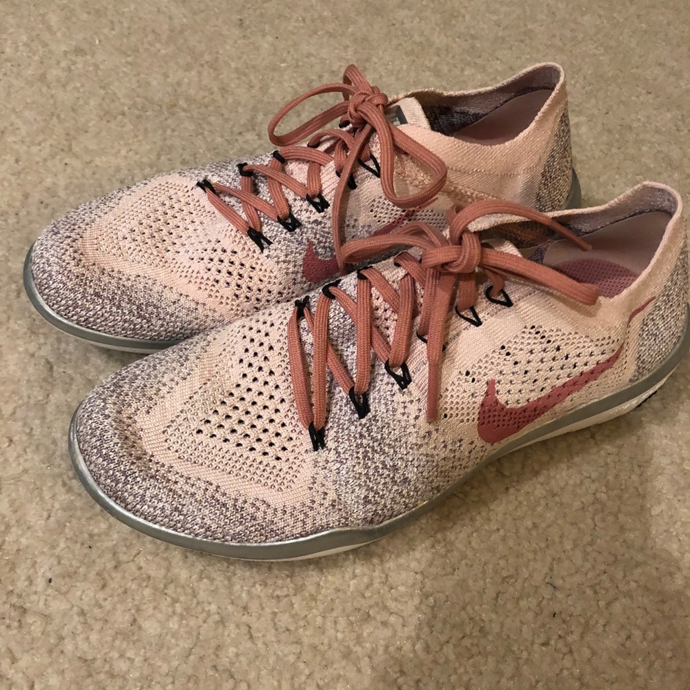 Nike Free Flyknit  sz 6.5. Great condition!